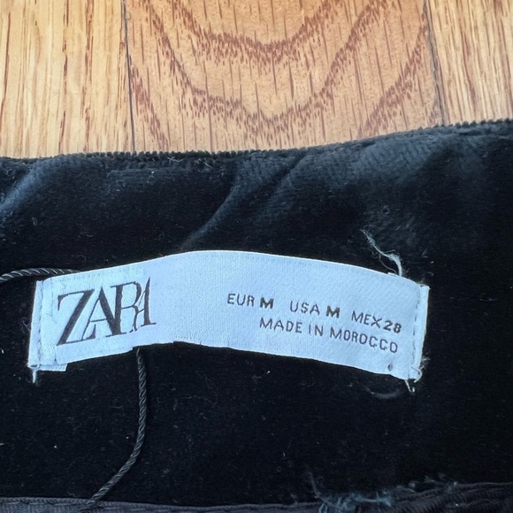 Zara Women’s Black Velvet Mini Skirt Size Medium Whimsigoth Goth Witchy - Picture 5 of 11